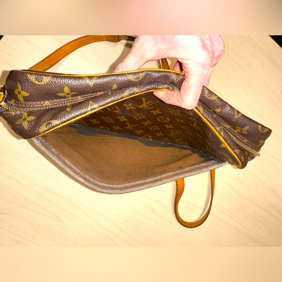 WOW POSHMARK Authentic Louis Vuitton GM Crossbody Bag = FESTIVAL & CONCERT TIME - Picture 13 of 15